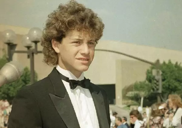 Aqui en 1987 durante la alfombra roja de los Emmys.
