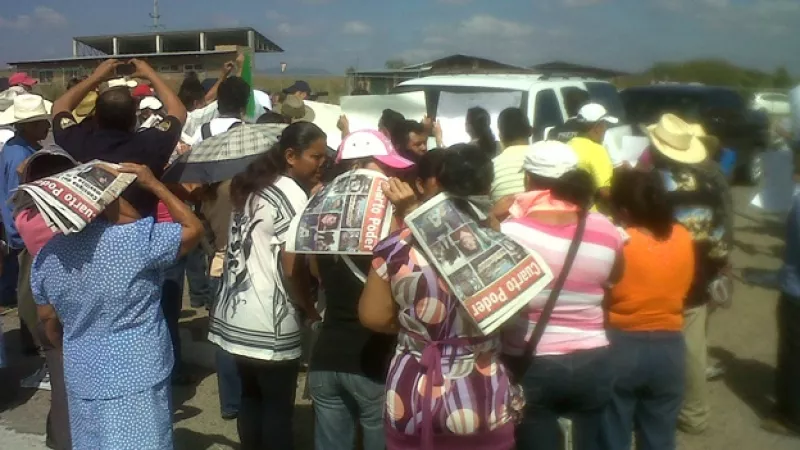 Manifestantes rechazan la visita a Pablo Salazar