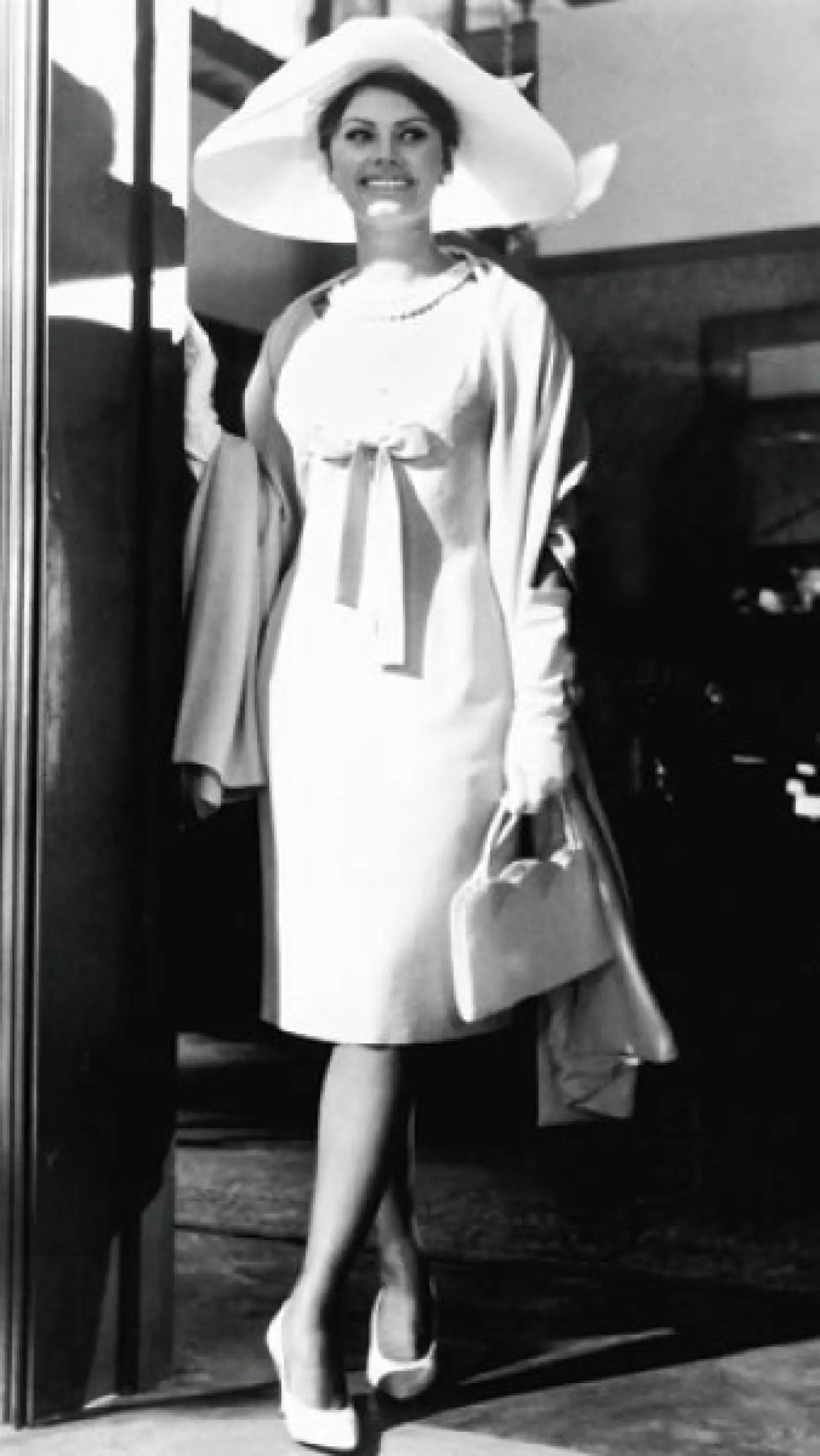 1960. Con uno de tantos sombreros que le diseñó el francés Jean Barthet.