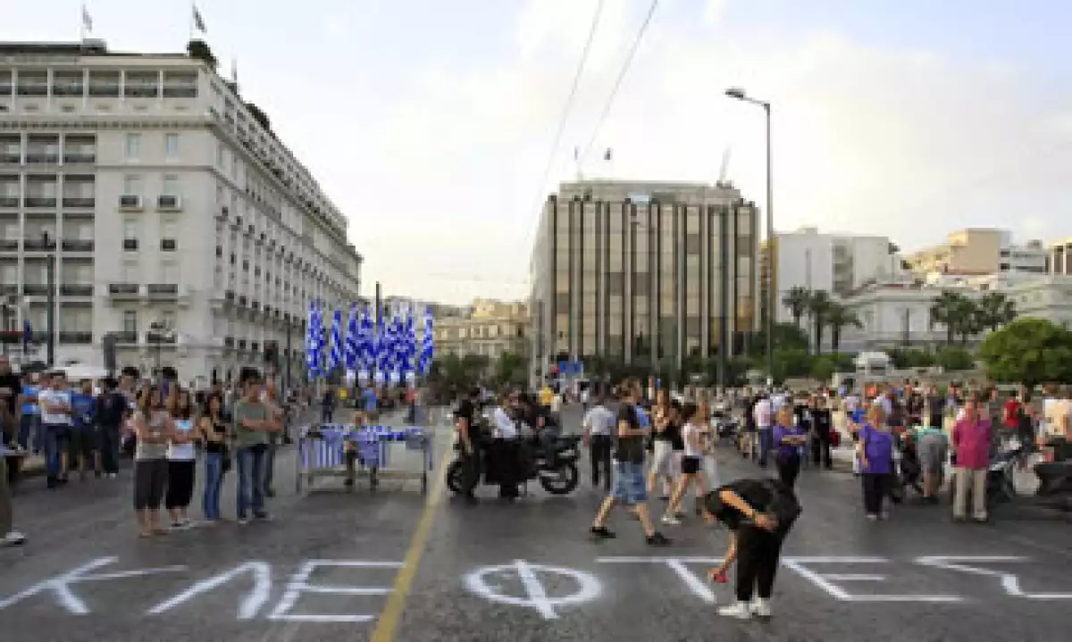El Gobierno griego propuso nuevas medidas de austeridad, con mayores impuestos y reducciones presupuestarias. La reacción apareció en las calles de nuevo. (Foto: AP)
