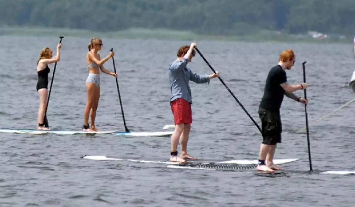 Taylor, Ed y otros dos amigos.