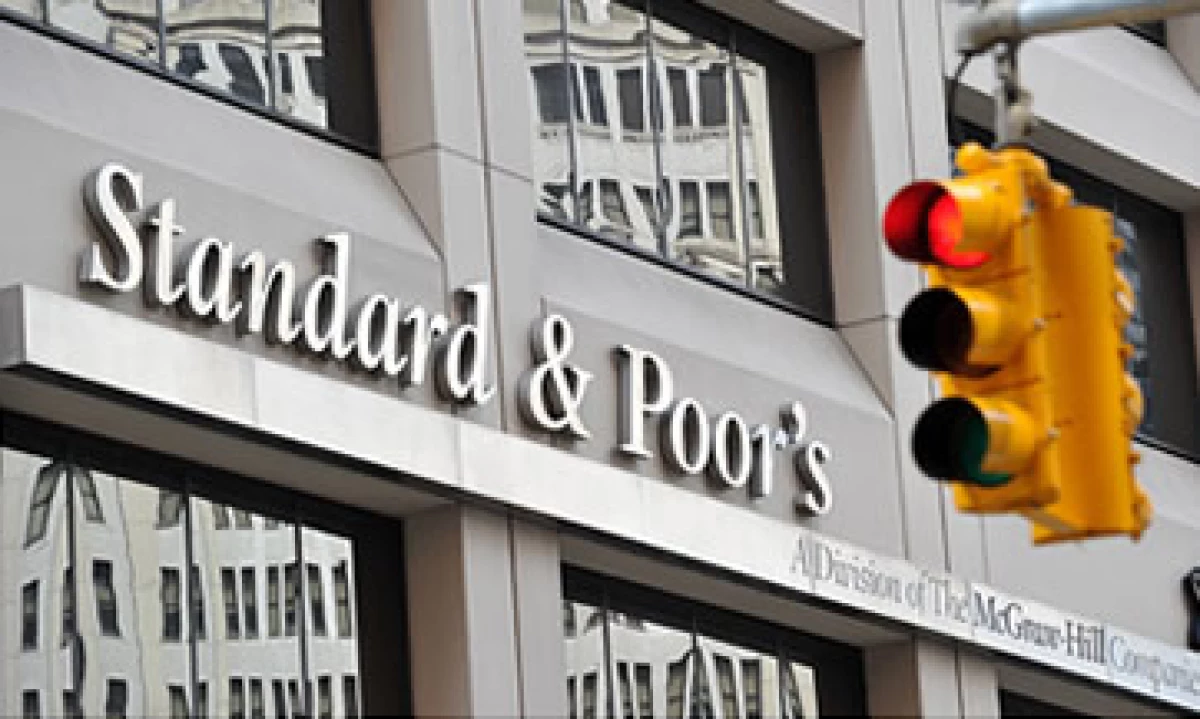 Según el New York Times, la SEC también investiga a las calificadoras Moodys y Fitch. (Foto: Cortesía CNNMoney)