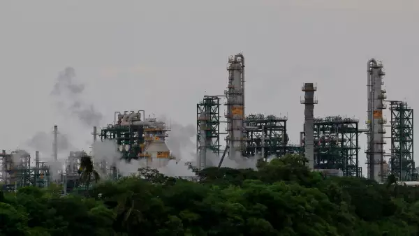 Pemex pierde menos, pero crece su deuda con proveedores