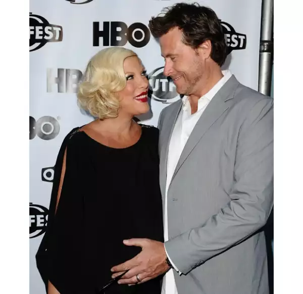 Ella se embarazó en 2007 de su primer bebé con Dean McDermott.