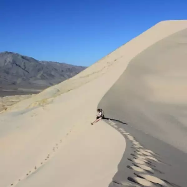 arenas que cantan en california