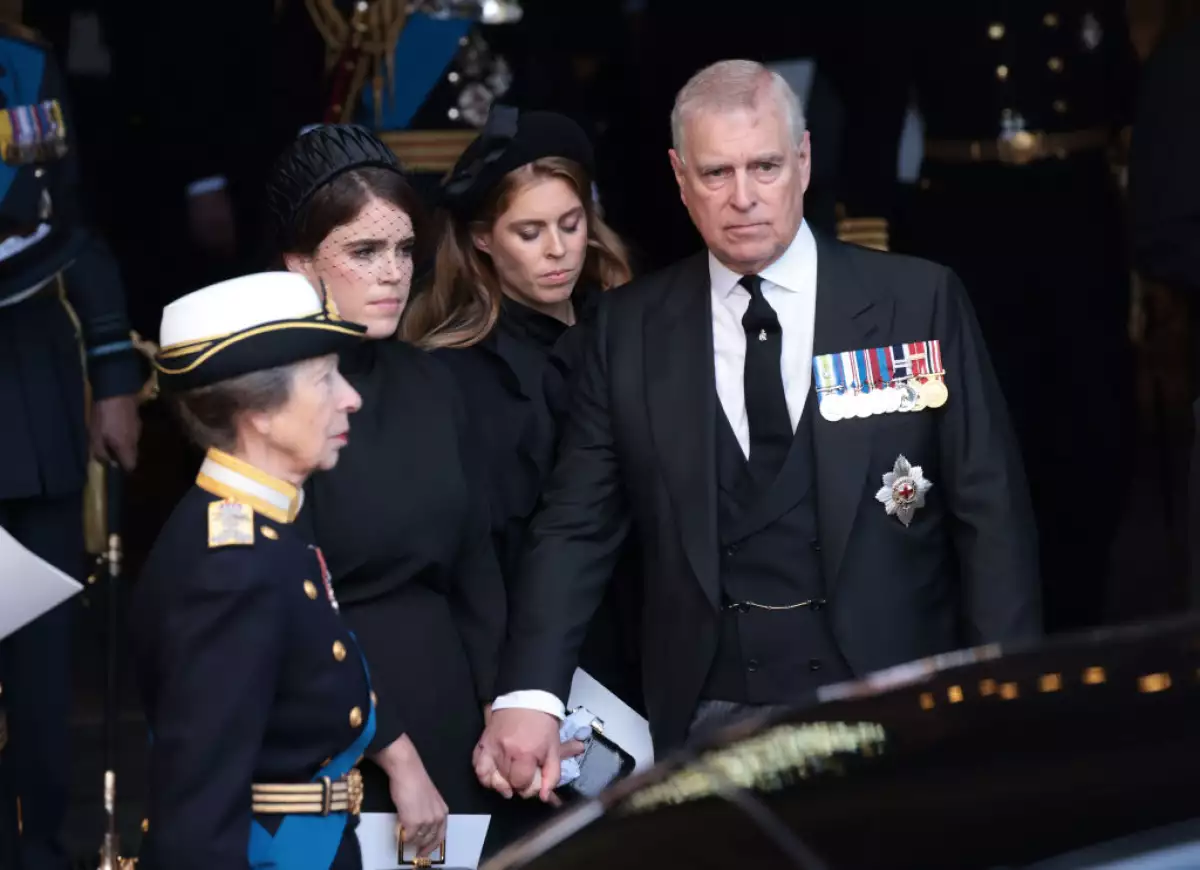 reina-isabel-funeral