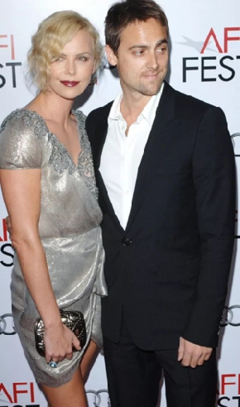 La protagonista de "Dulce noviembre" tomó la decisión luego de realizar un viaje a México en Navidad y desde esa fecha ya no usa el anillo de compromiso.