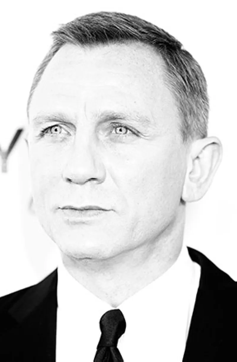 Ninguna de las otras 22 películas de la serie del agente 007 pudieron registrar los ingresos que se lograron con este filme: 990 mil millones de dólares.