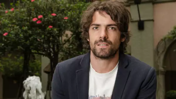 El actor estrenará la próxima semana la serie “Señorita Pólvora”, donde se sumerge de lleno en el mundo del narco en México, poniéndose en los zapatos de un temerario periodista.