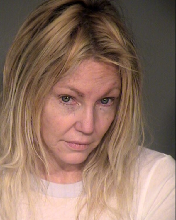 Arrestan a Heather Locklear por golpear a un policía