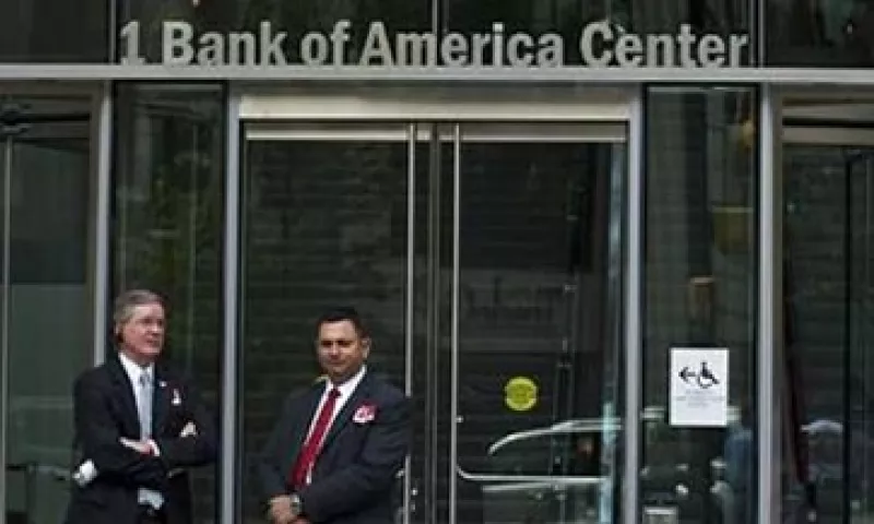 Bank of America intenta resolver los problemas que le dejó la administración de su ex CEO, Ken Lewis. (Foto: AP)