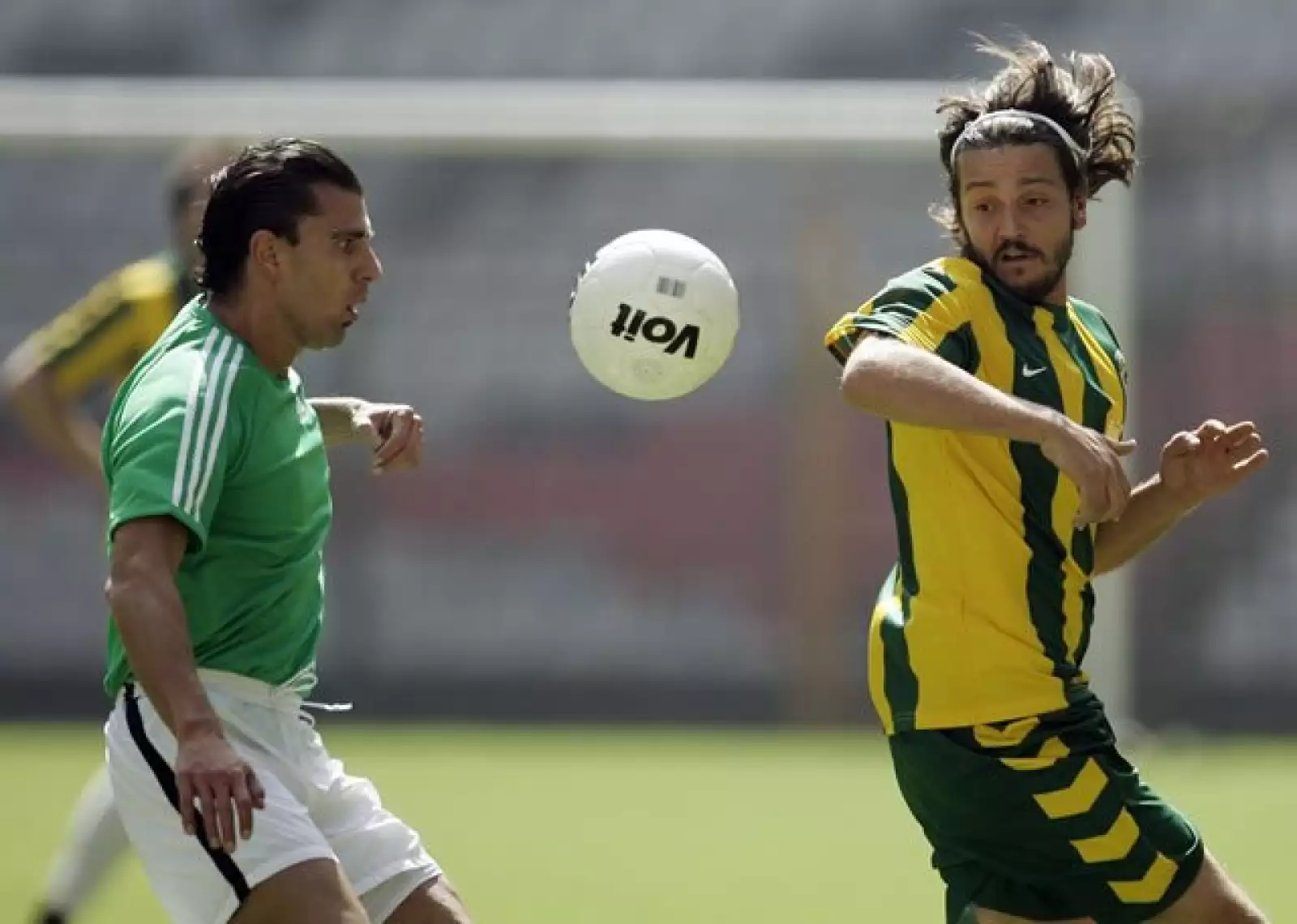 Diego mostrando sus habilidades con el balón.