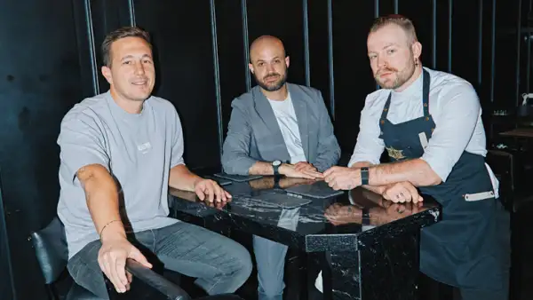 Handshake socios: Rodrigo Urraca, Eric Van Beek y Marcos Di Battista