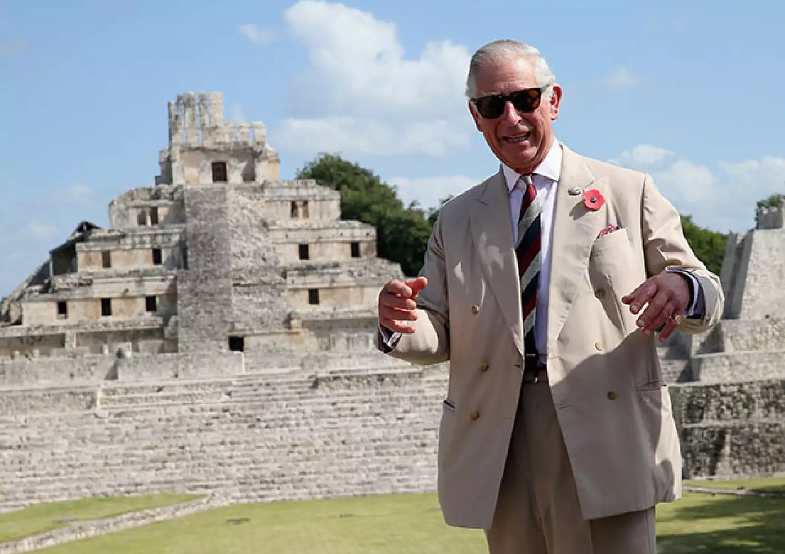 Previamente,  visitó en el estado de Campeche la zona arqueológica maya de Edzná.