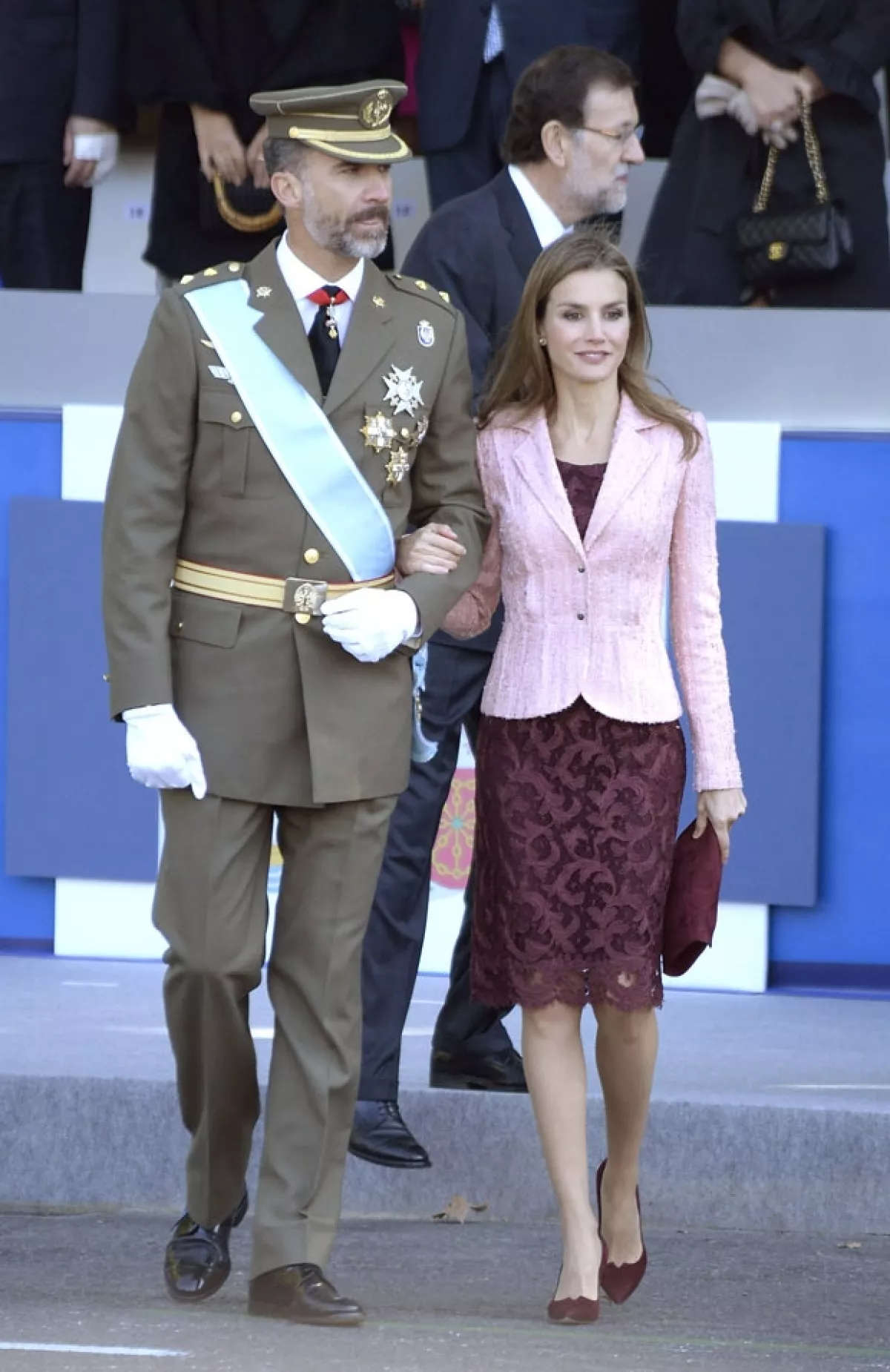 Letzia dio cátedra de buen estilo con este vestido de encaje.