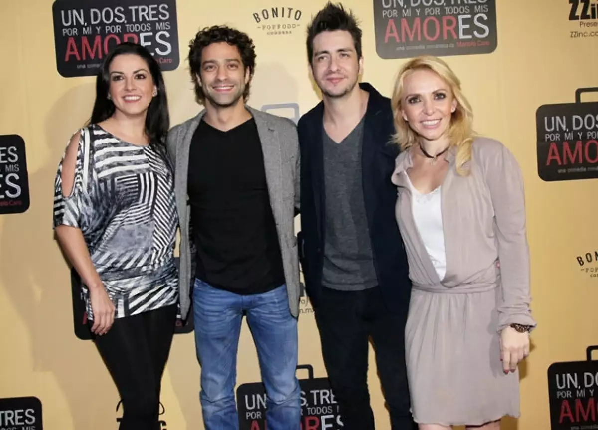 El escritor y productor de teatro festejó el estreno de la obra "Un, dos, tres por mí y todos mis amores" así como también su cumpleaños.