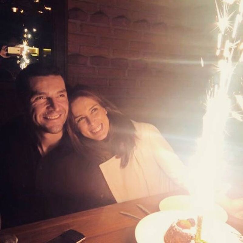 Jacky compartió una foto donde sale muy feliz con su esposo en Navidad.