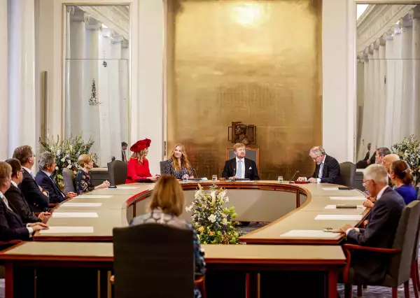 Máxima, Amalia y Guillermo de Holanda