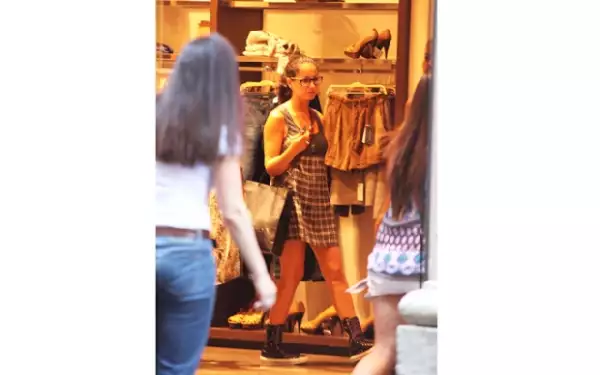 Bárbara aprovechó su estancia en la ciudad italiana para hacer algunas compras en las tiendas de ropa.