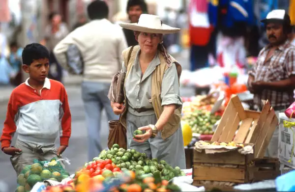 diana-kennedy-mercado-michoacan