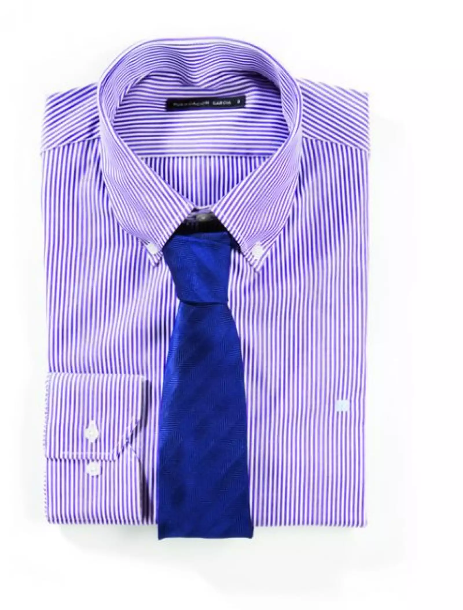 PURIFICACIÓN GARCÍA. Camisa en algodón, 2,000 pesos. Y HACKETT. Corbata en seda, 1,630 pesos.