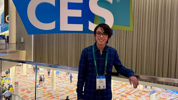 Franco Arturo Canseco, creador de la Banda Neutónica, durante su participación en el CES 2022.