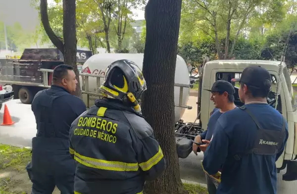 Otra fuga en pipa de gas en CDMX: bomberos atienden incidente en Circuito Interior