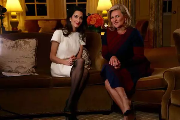 La exitosa abogada también comentó que utiliza la fama de manera especial, pues la aprovecha para promover sus movimientos humanitarios.