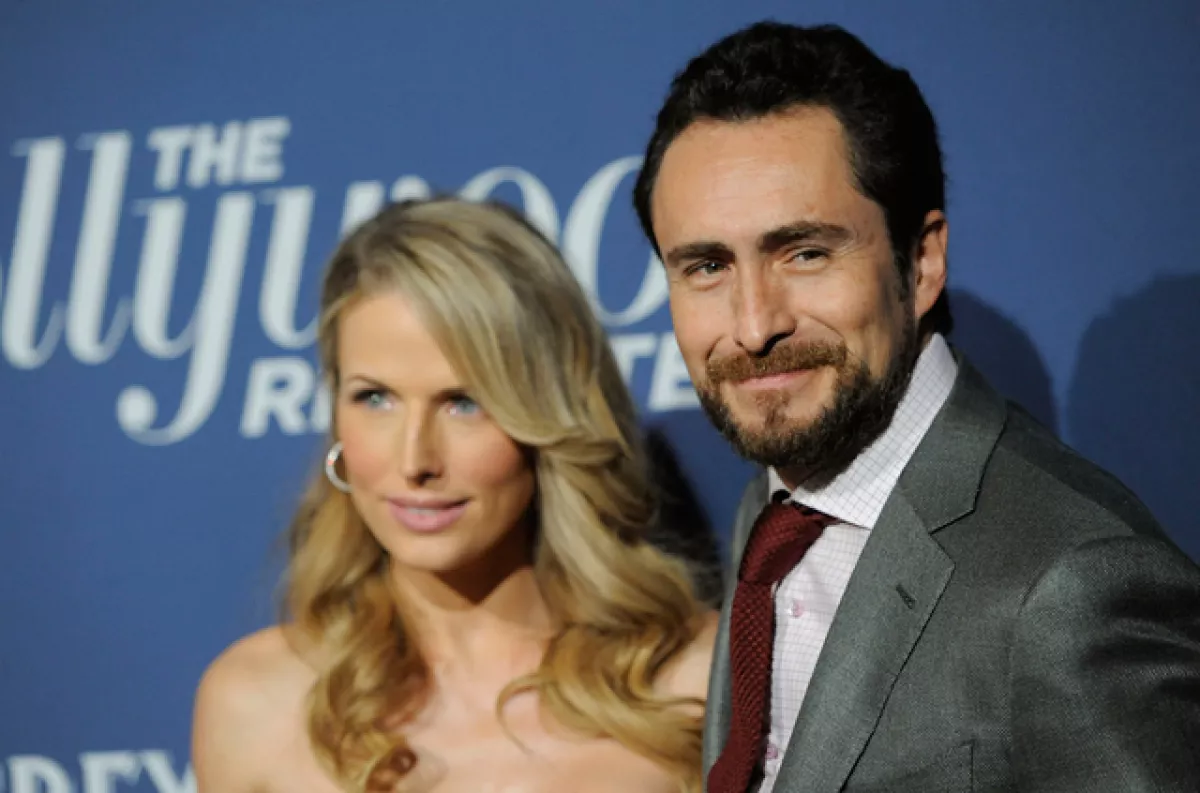 Demian Bichir y Stefanie Sherk.