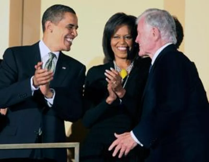 El demócrata fue honrado en el Centro Kennedy en un evento conducido por el comediante Bill Cosby; el presidente estadounidense y otras celebridades le cantaron 'feliz cumpleaños'.