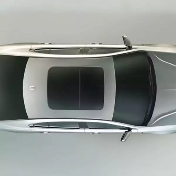 La suspensión se cambió por una que le permita al conductor seleccionar tres estilos de conducción (Normal, Sport y Comfort), con los cuales se modifica la firmeza de la misma.