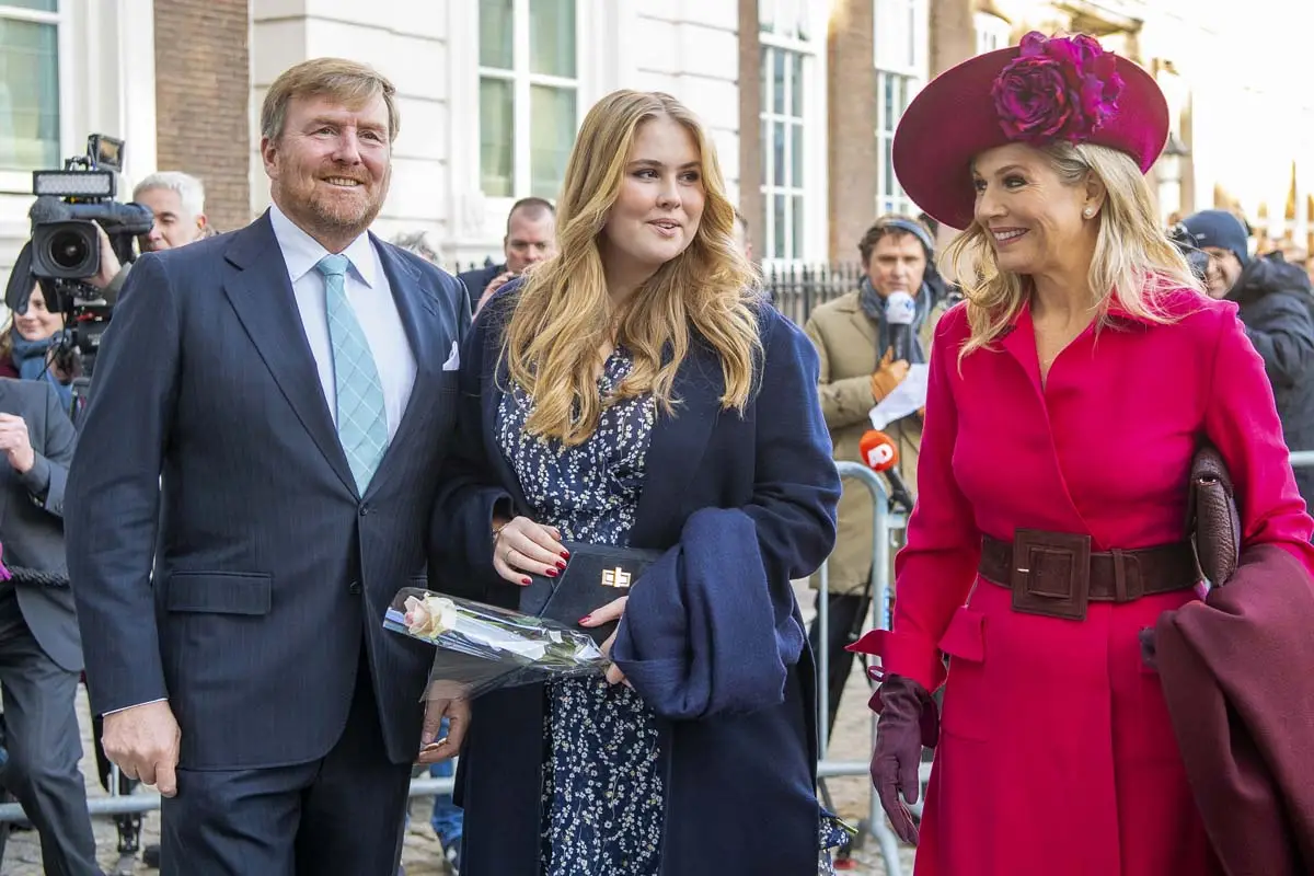 El rey Guillermo Alejandro, la princesa Amalia y la reina Máxima 