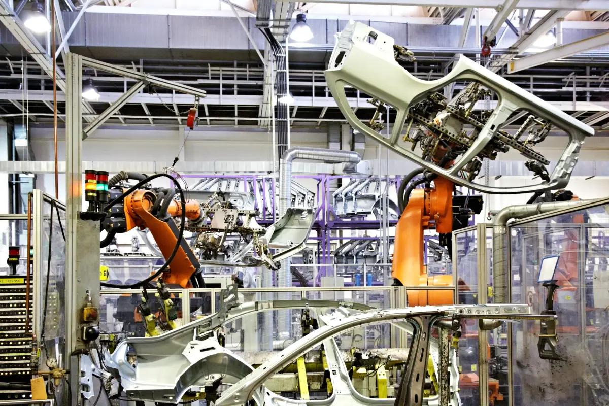 La industria automotriz ha enfrentado serios problemas debido a la escasez de semiconductores.