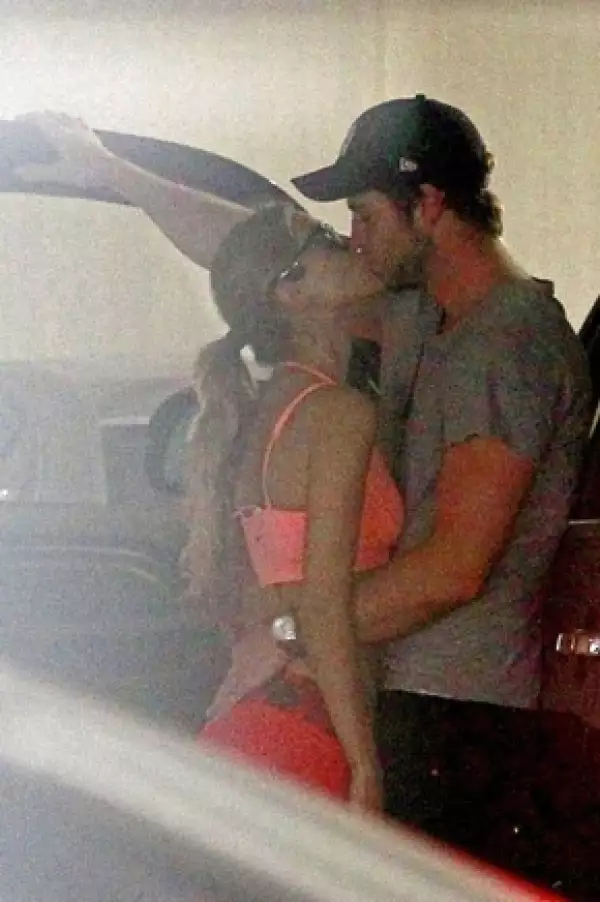 Eiza y Liam fueron captados besándose en septiembre.