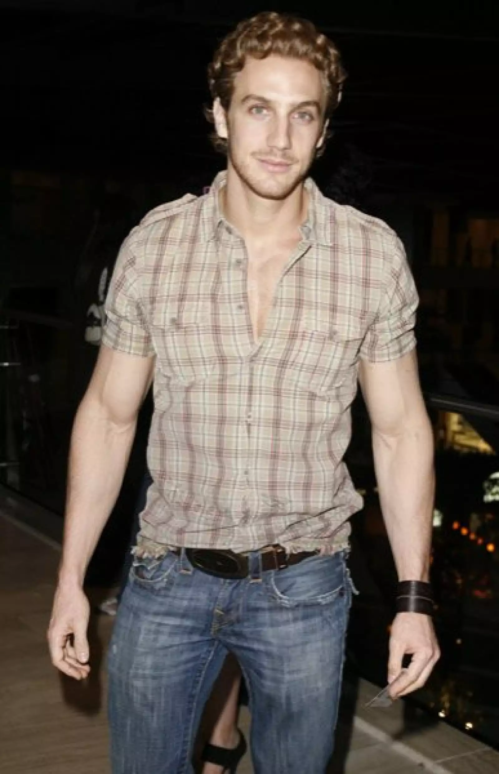 Eugenio Siller, guapo como siempre, estuvo en el estreno.