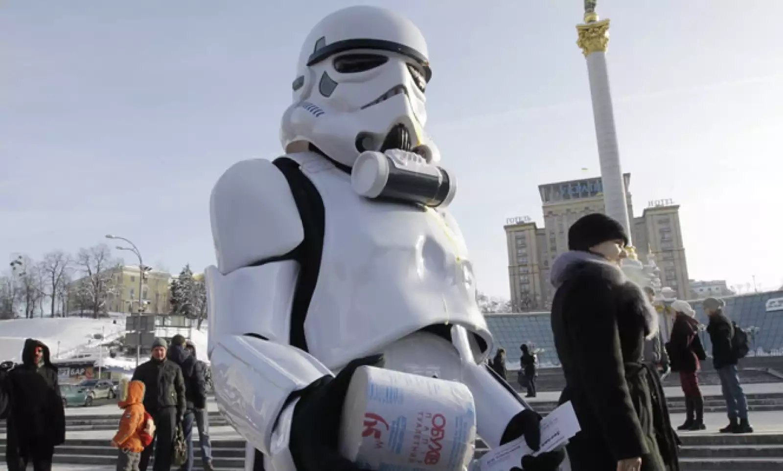 En Ucrania, algunas personas se disfrazaron de los personajes de La Guerra de las Galaxias.