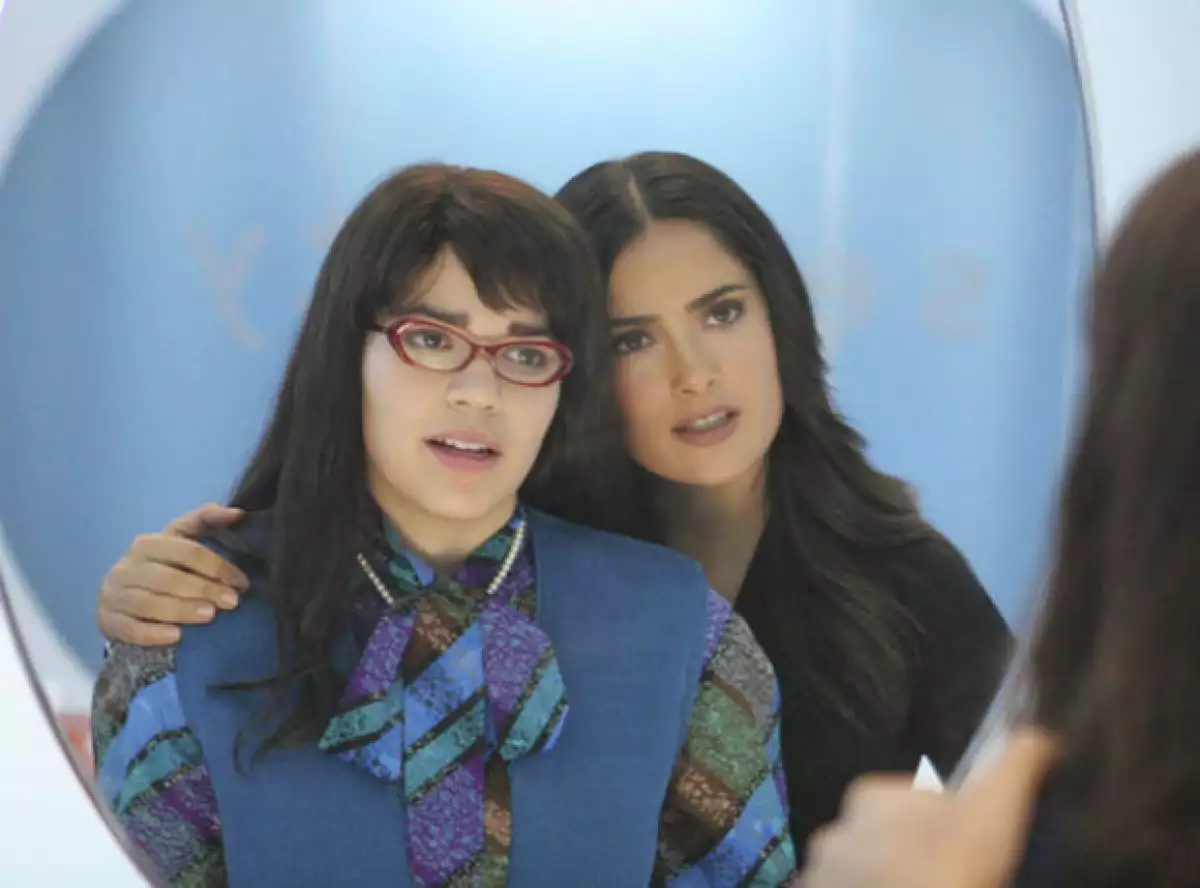 Salma Hayek con Ugly Betty.