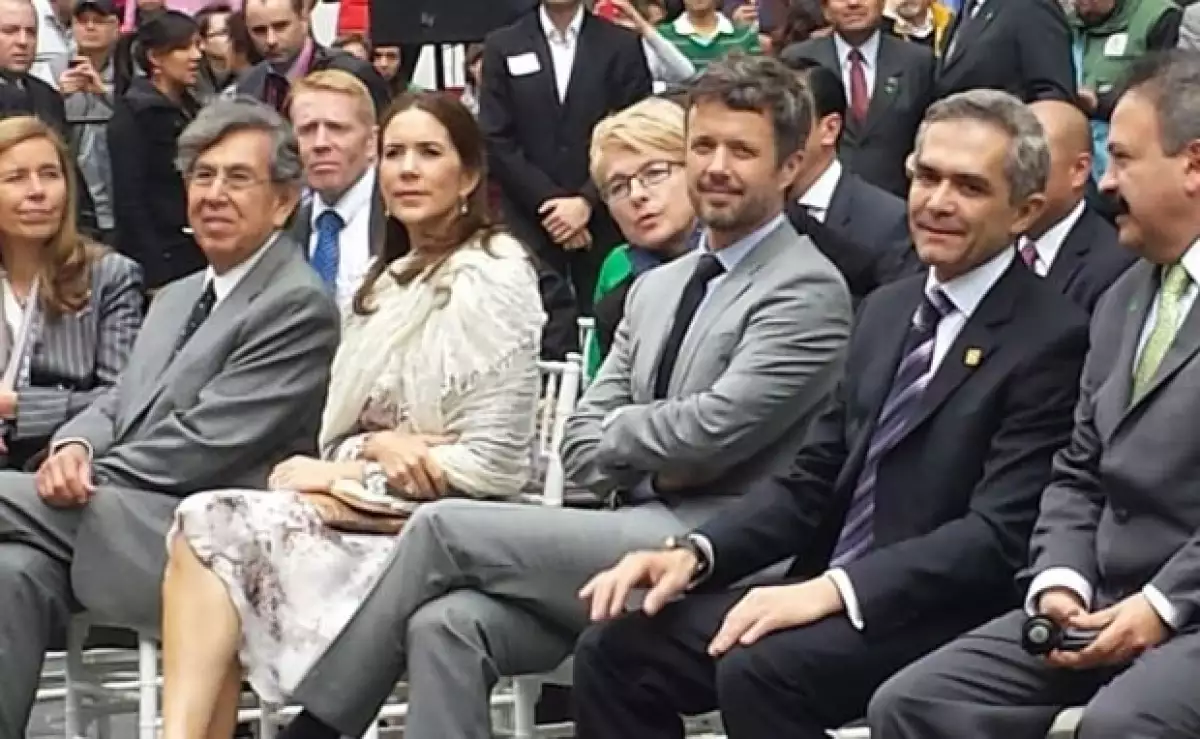 Mary y Federico acompañados por Cuauhtémoc Cárdenas y Miguel Ángel Mancera.