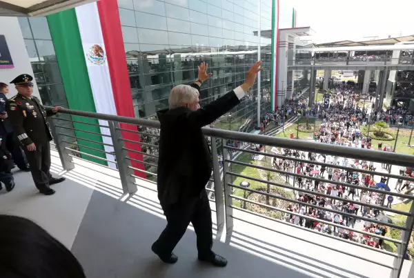 Amlo en el inicio de operaciones AIFA