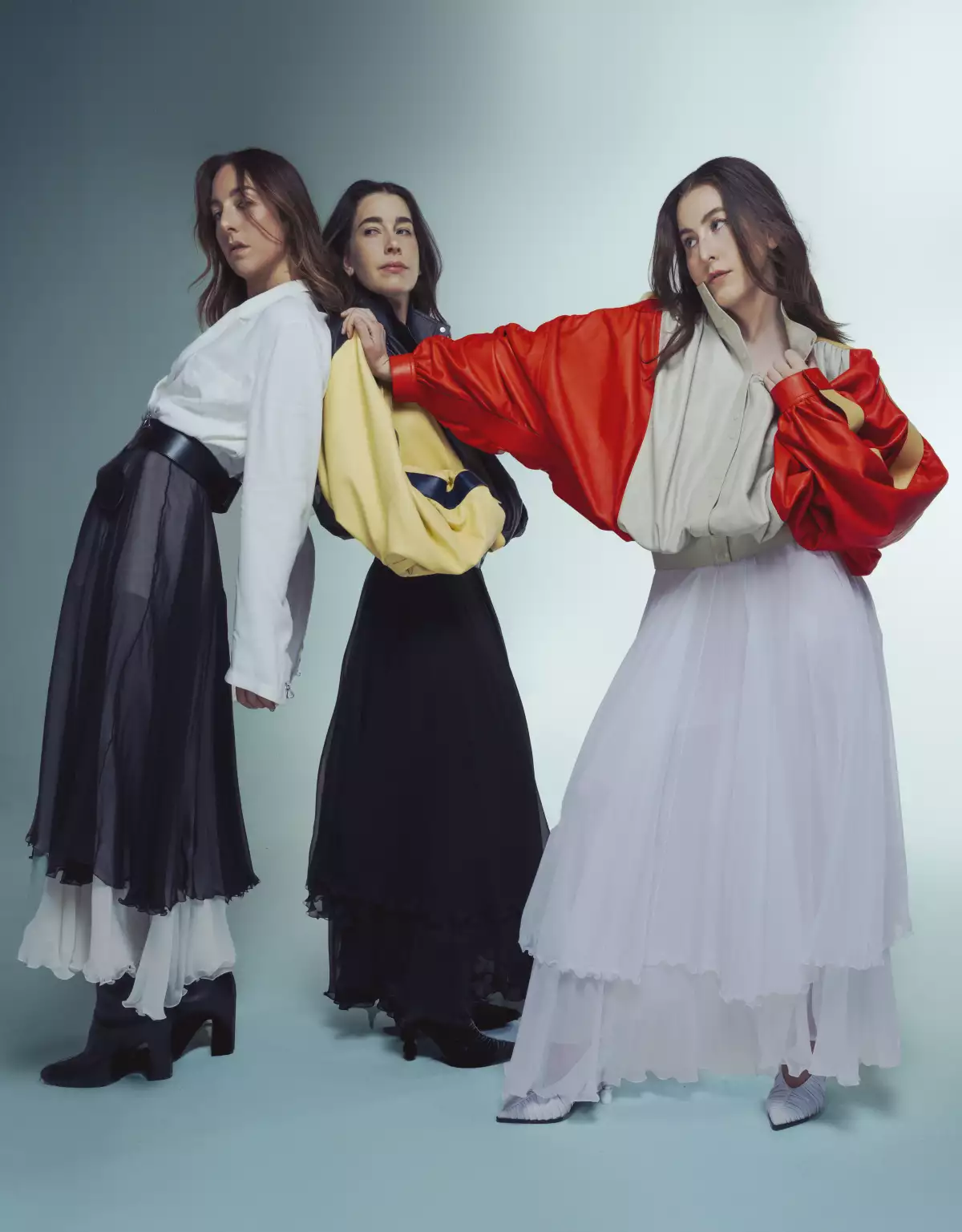 Las hermanas Haim: sobre su pasión por la música, la moda y Louis Vuitton
