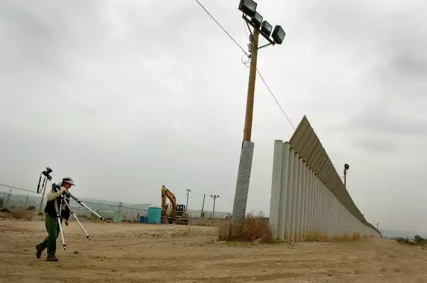 Caminando por la cerca
