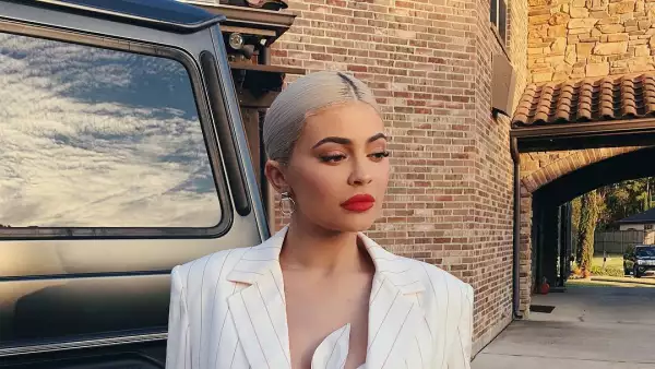 Kylie Jenner anuncia la venta de su calendario 2019