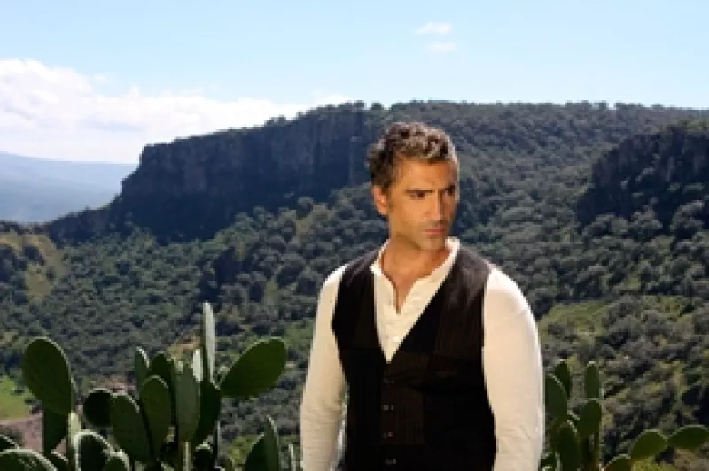 Los fanáticos de Alejandro Fernández ya pueden adquirir vía internet los temas Se me va la voz y Estuve, que marcan una nueva etapa en la vida del cantante.