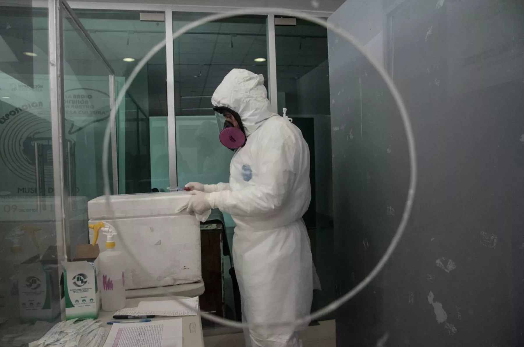El Hospital Regional de Alta Especialidad de Iztapaluca realiza cerca de 500 pruebas para detectar covid-19 a vecinos de la entidad. La prueba incluye un registro sanguíneo para determinar si el virus es capaz de transmitirse por esta vía.. Las pruebas