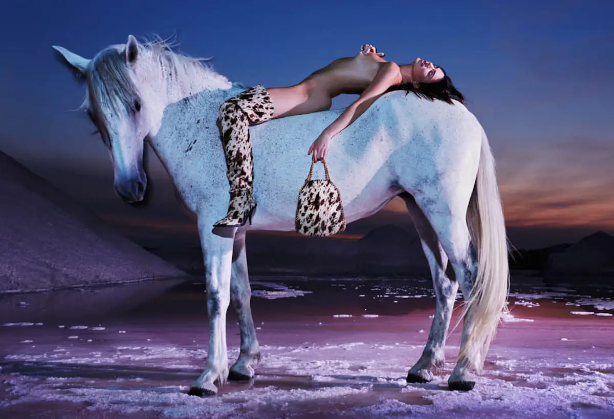 Kendall Jenner semidesnuda en la campaña de Stella McCartney