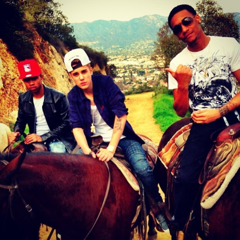 Este viernes Justin Bieber eligió la montaña como lugar para probar sus dotes de vaquero.