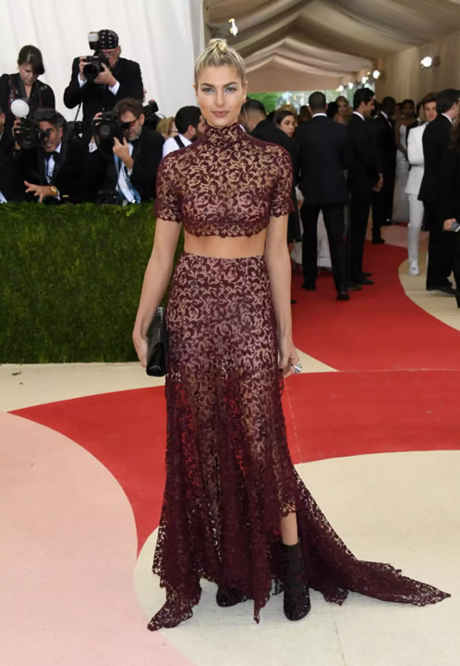 Jessica Hart en Valentino.