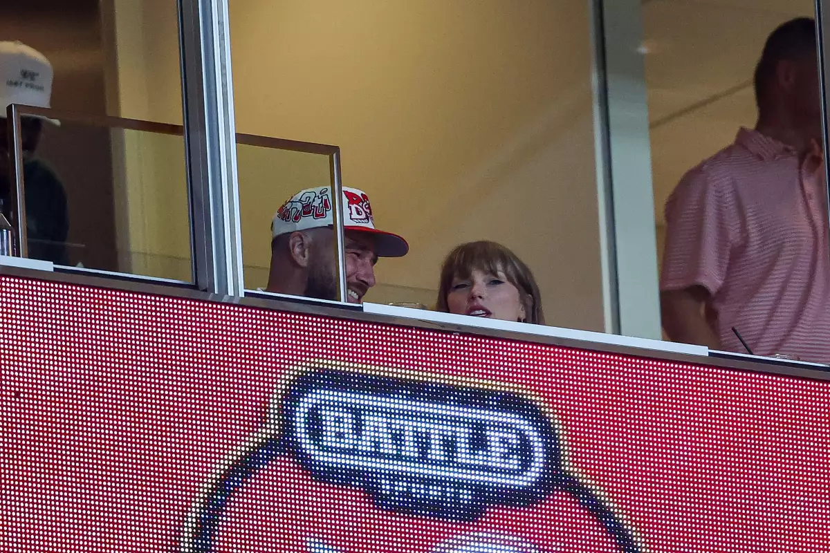 taylor-swift-y-travis-kelce-reaparecen-tras-compromiso.jpg