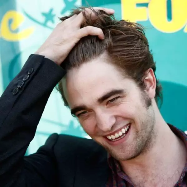 El actor británico Robert Pattinson lidera, a sus 24 años, la lista de los 50 hombres más atractivos del planeta.