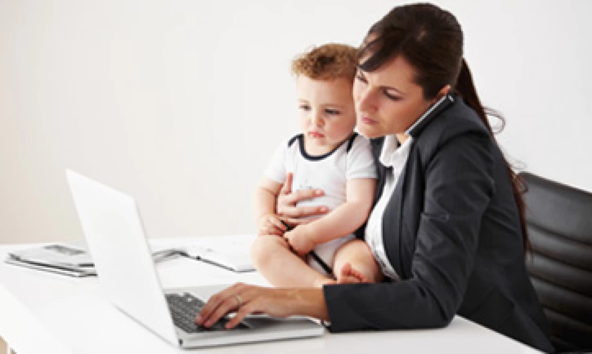 Dar tiempo a los empleados o empleadas con su bebé ayuda a las empresas a retener talento. (Foto: iStock by Getty Images )